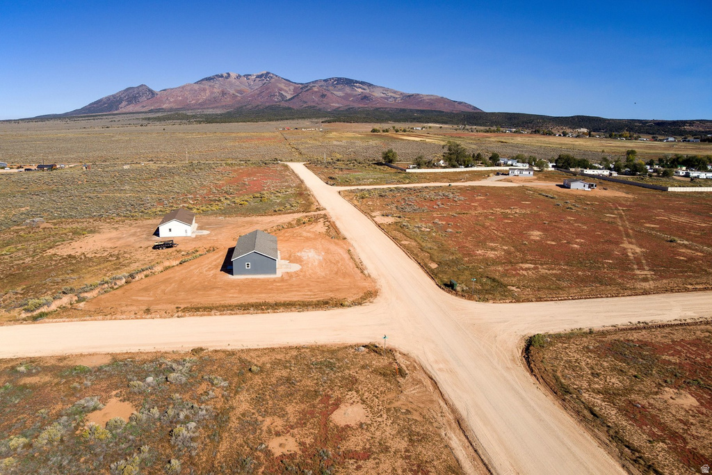 16  DEAN CT La Sal, UT 84530