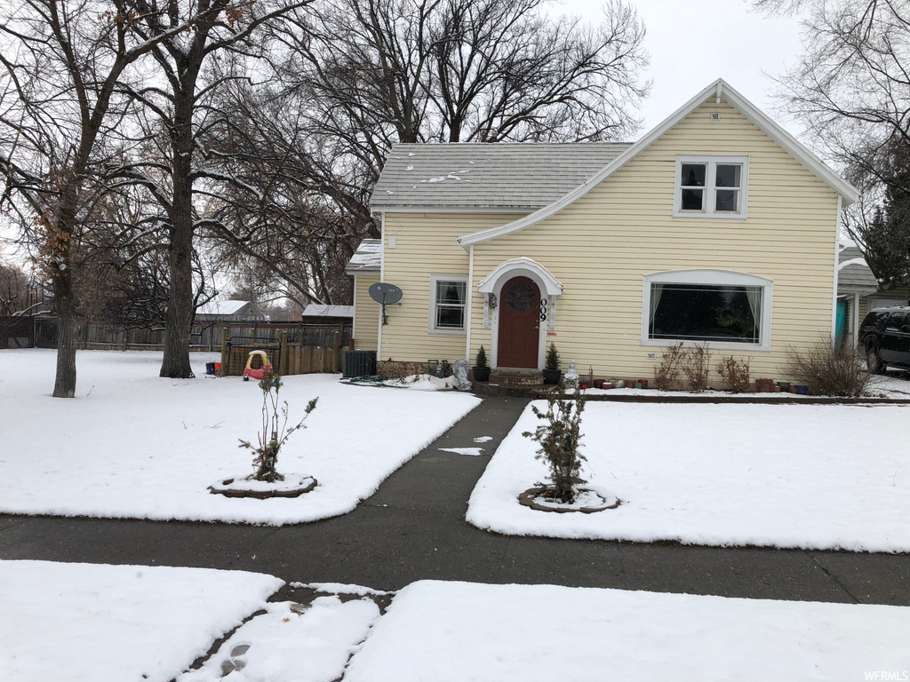 9 W Center St, Hyde Park, UT 84318