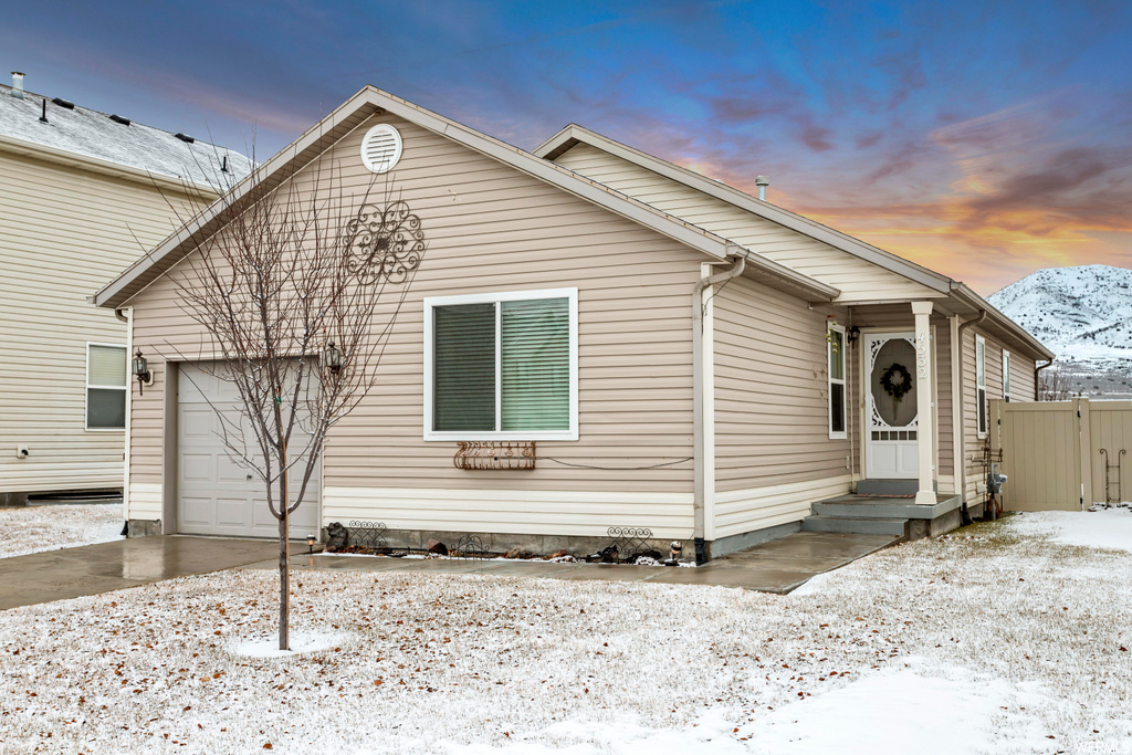 4532 N Maple Dr, Eagle Mountain, UT 84005