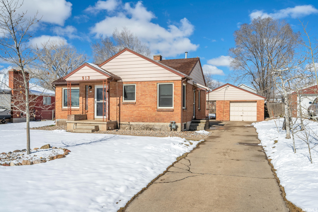 913 E Hill Top Dr, Clearfield, UT 84015