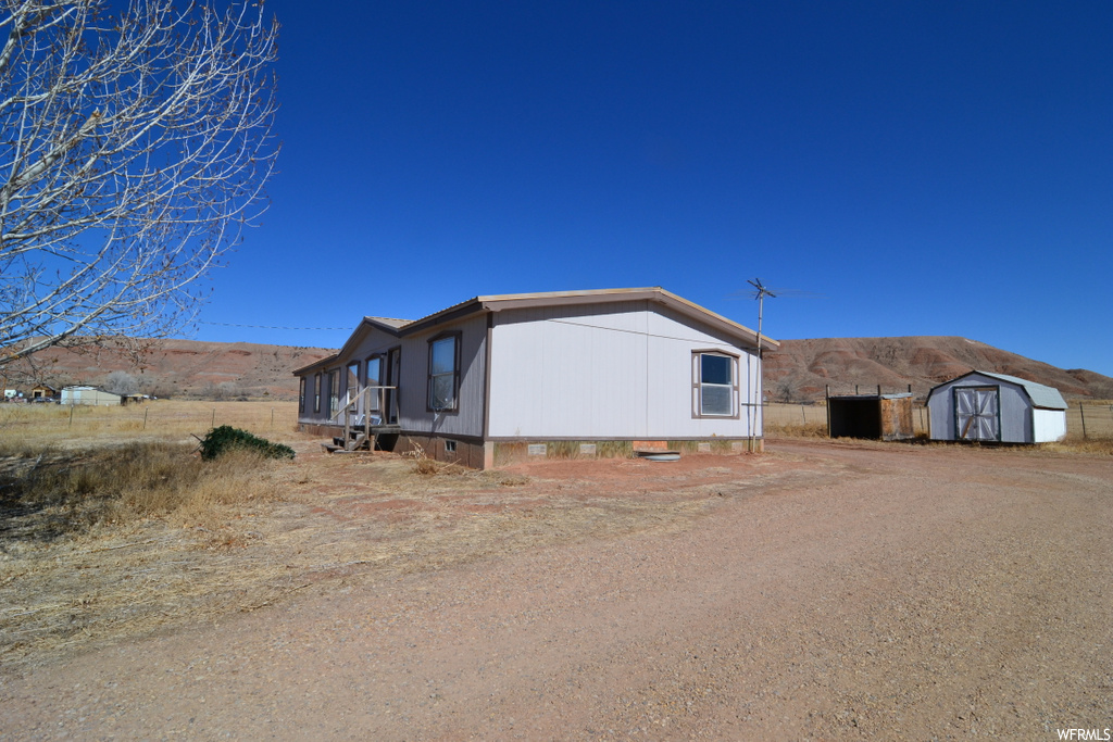 7312 N 10700 E, Lapoint, UT 84039