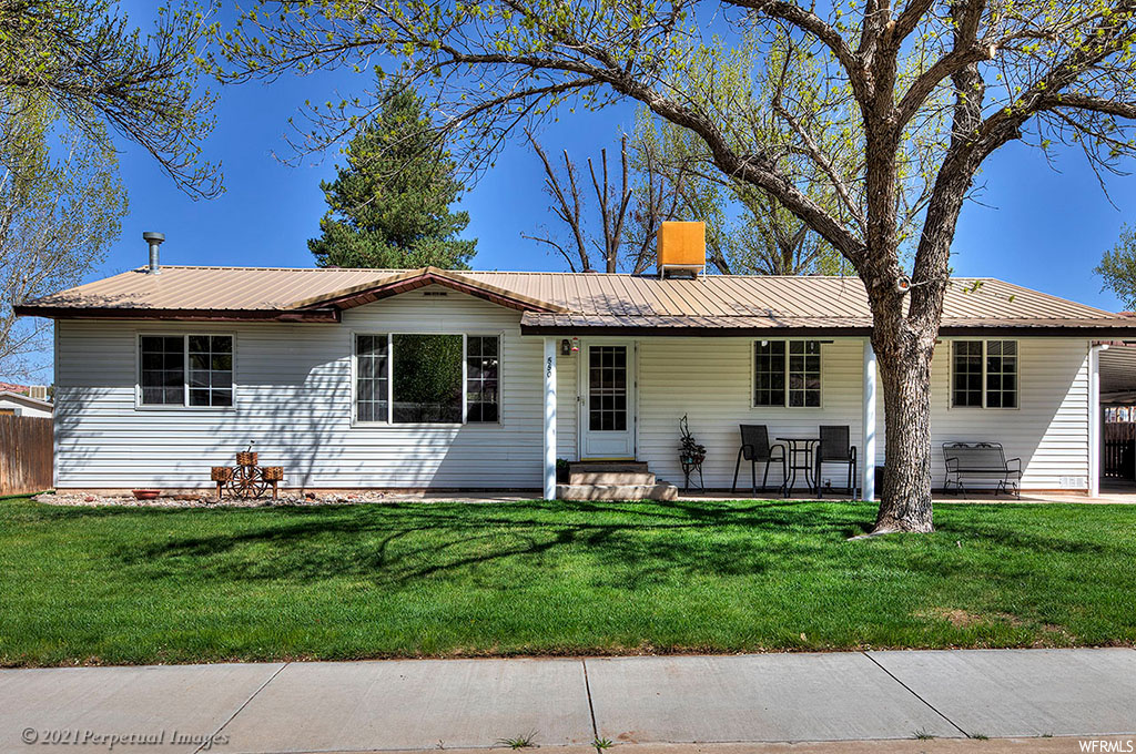 550 Bartlett Ave, Moab, UT 84532