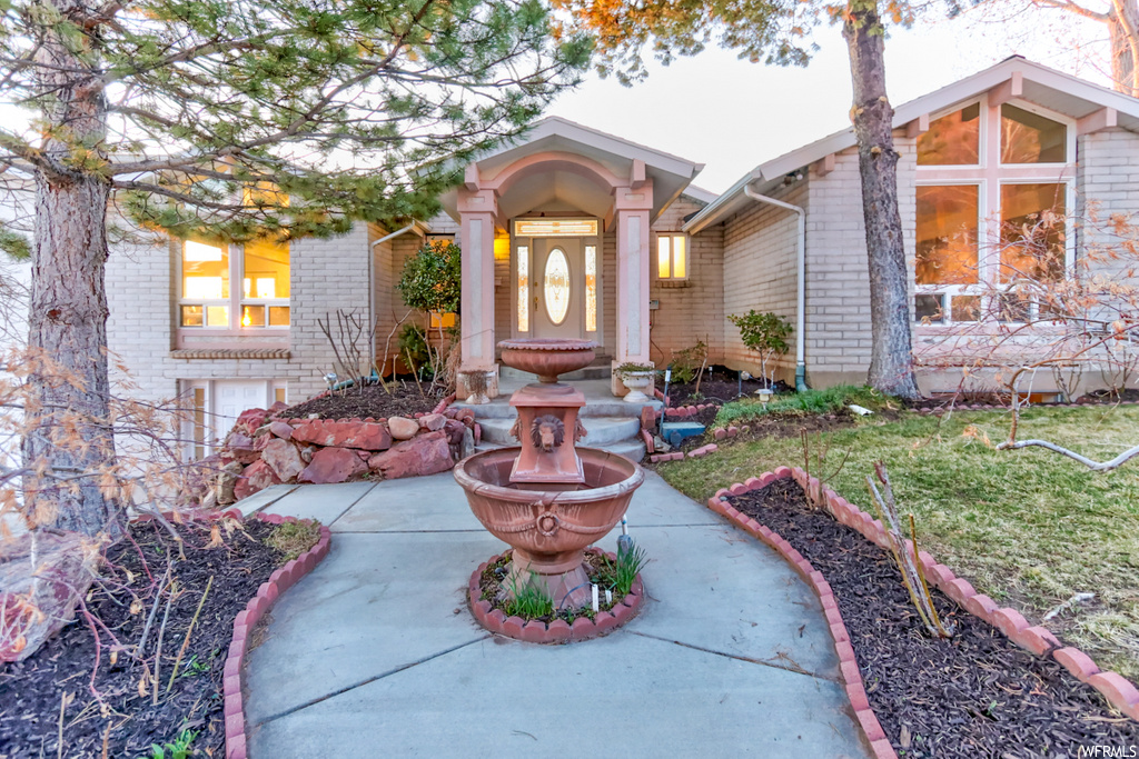 2220 S Lakeline Dr E, Salt Lake City, UT 84109