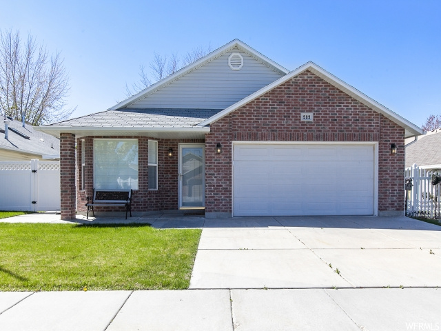 909 W 1570 N, Clinton, UT 84015