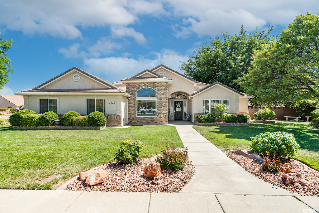 3739 S Mitchell Dr E, Santa Clara, UT 84765