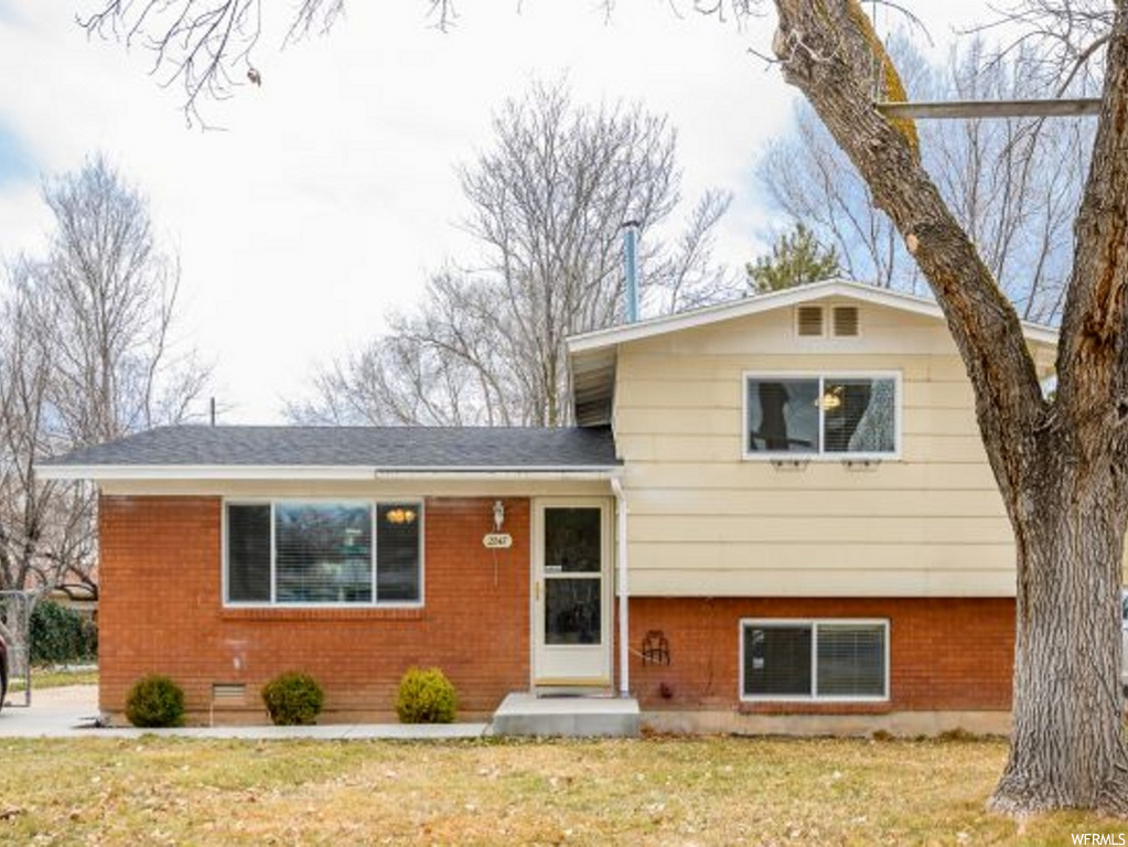 2247 N 630 W, Clinton, UT 84015