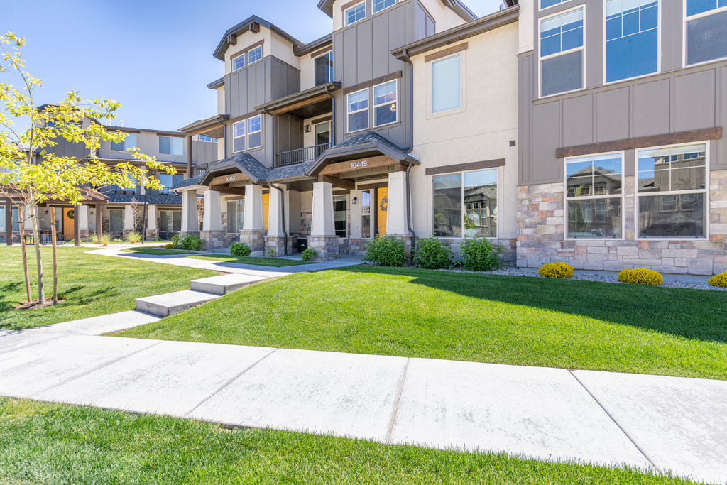 10449 S Beetdigger Blvd E, Sandy, UT 84070