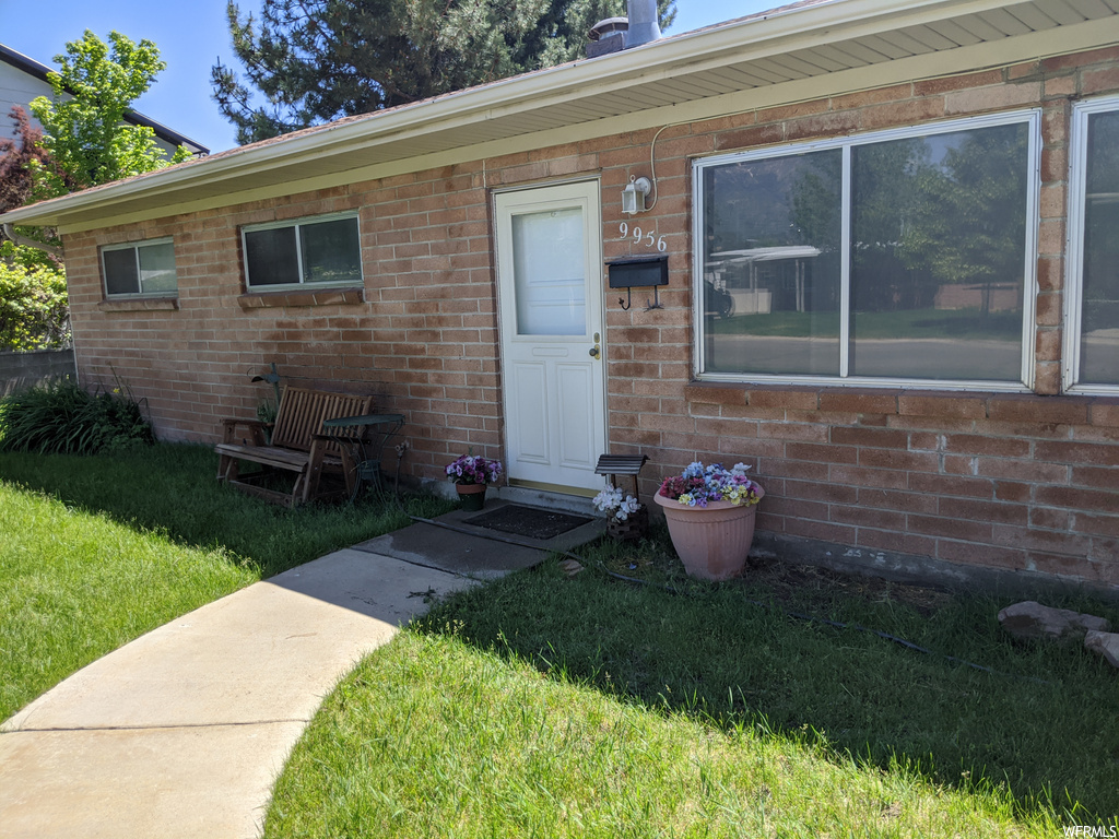 9956 S Aster Ln E, Sandy, UT 84094