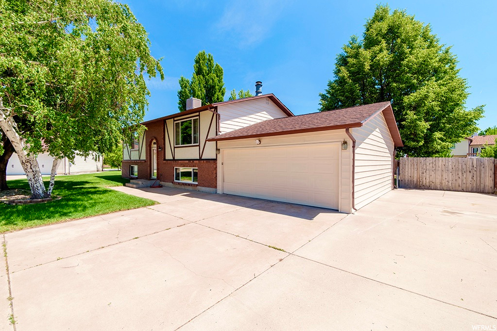 651 W 1060 N, Clinton, UT 84015