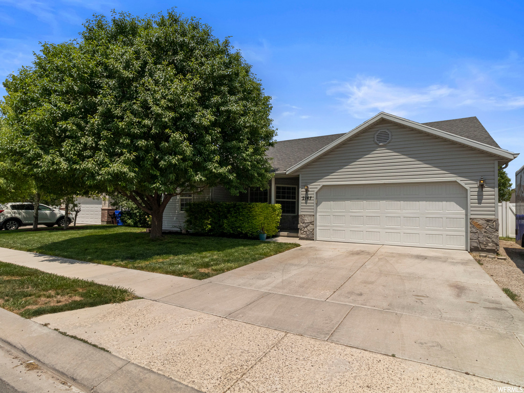 2147 E Lodge Pole Dr E, Eagle Mountain, UT 84005