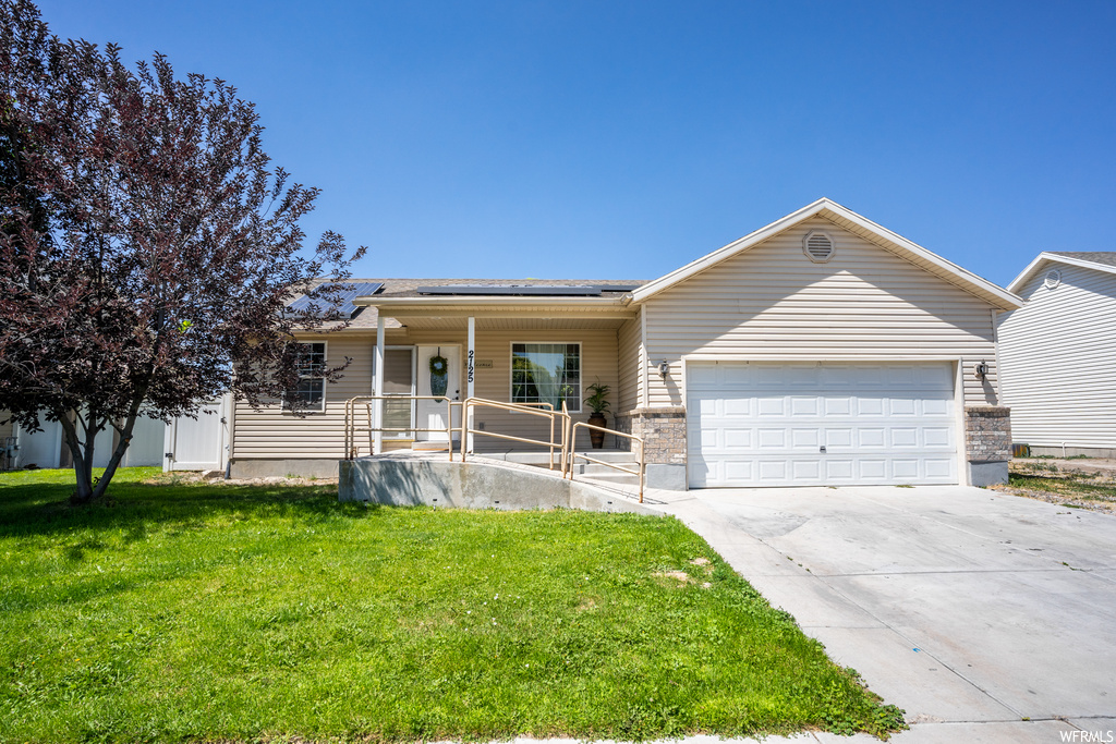 2125 E Juniper Dr, Eagle Mountain, UT 84005