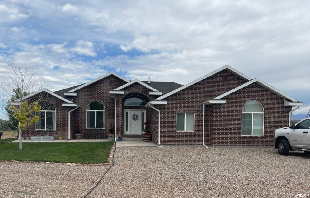 8285 N 9750 E, Lapoint, UT 84039