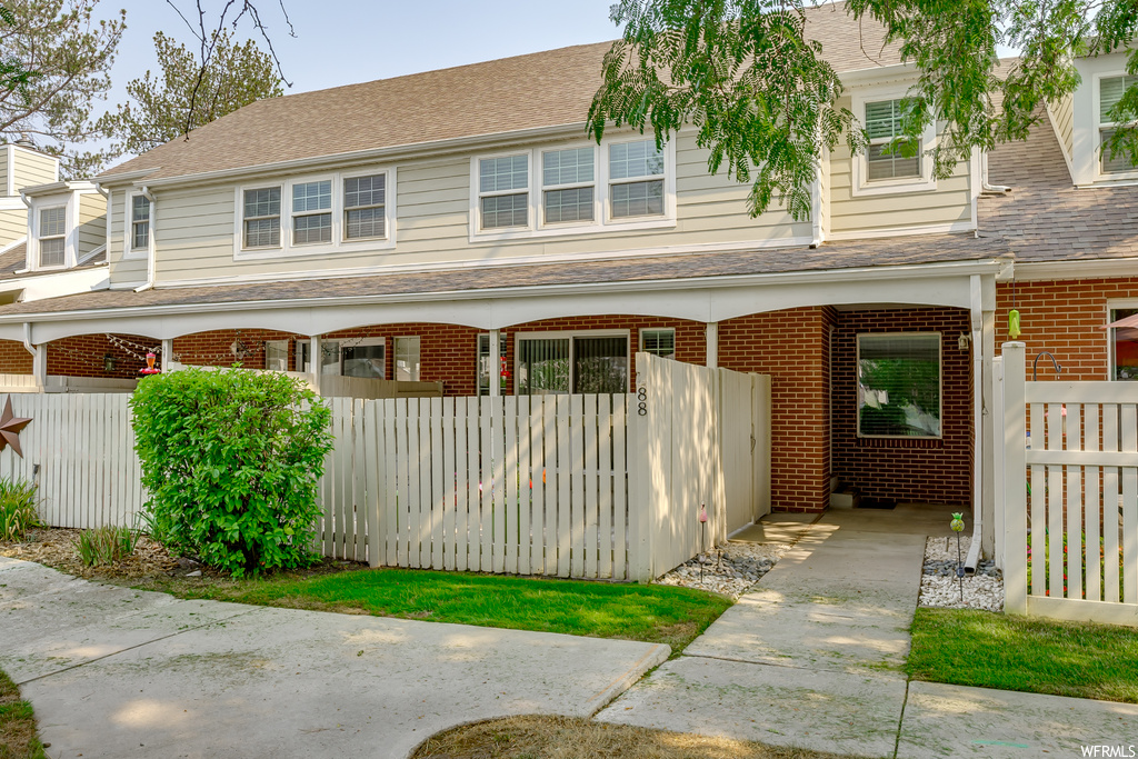88 W Brookside Ln, Centerville, UT 84014