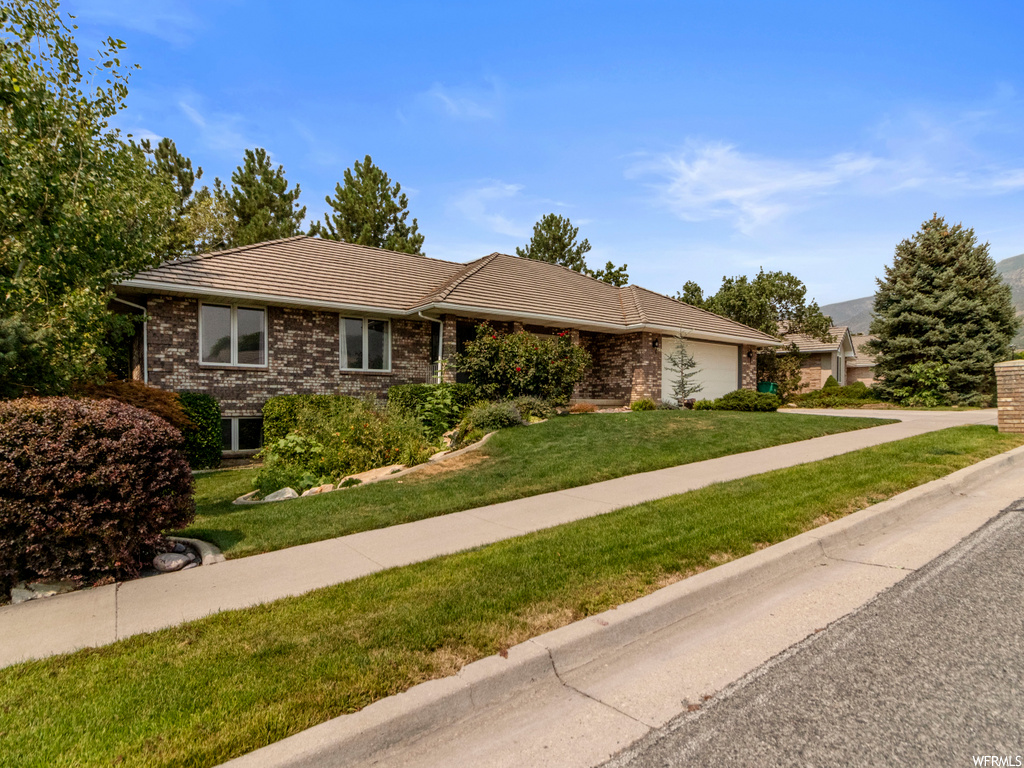 2353 E Summerwood Dr, Layton, UT 84040