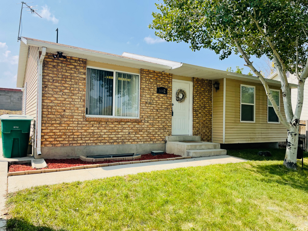 6642 S GOLDEN GATE CIR, West Jordan UT 84081