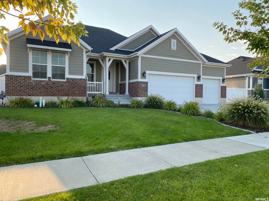 2412 N Stanley Crane Dr, Clinton, UT 84015