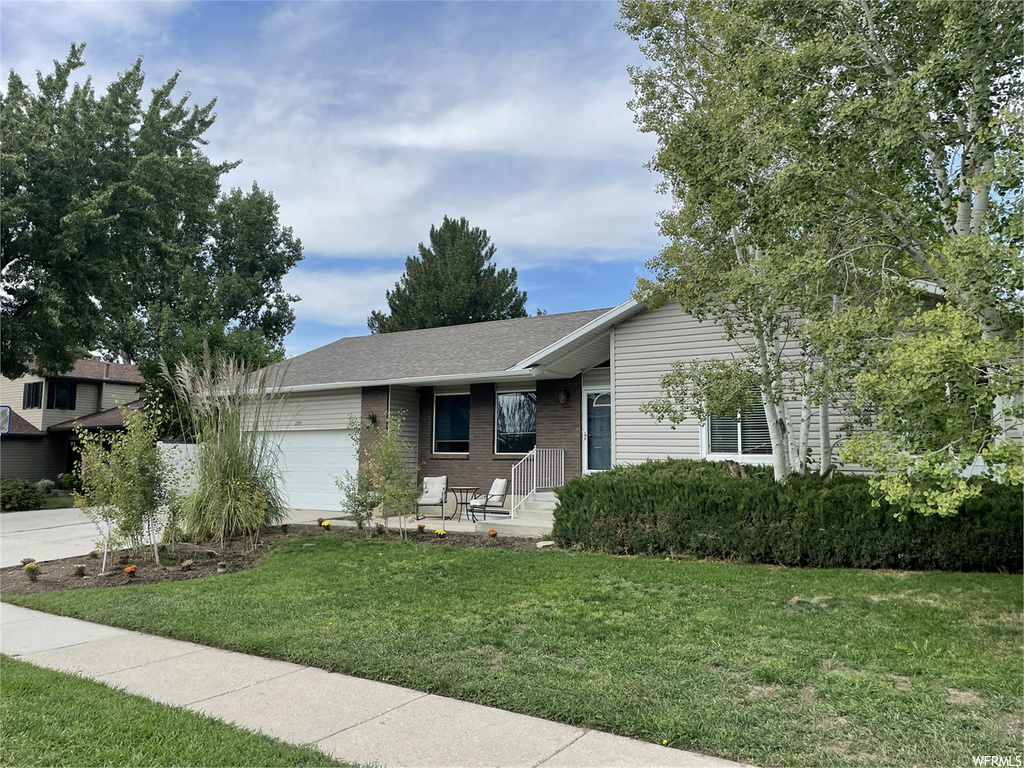 2193 E Gyrfalcon Dr, Sandy, UT 84092