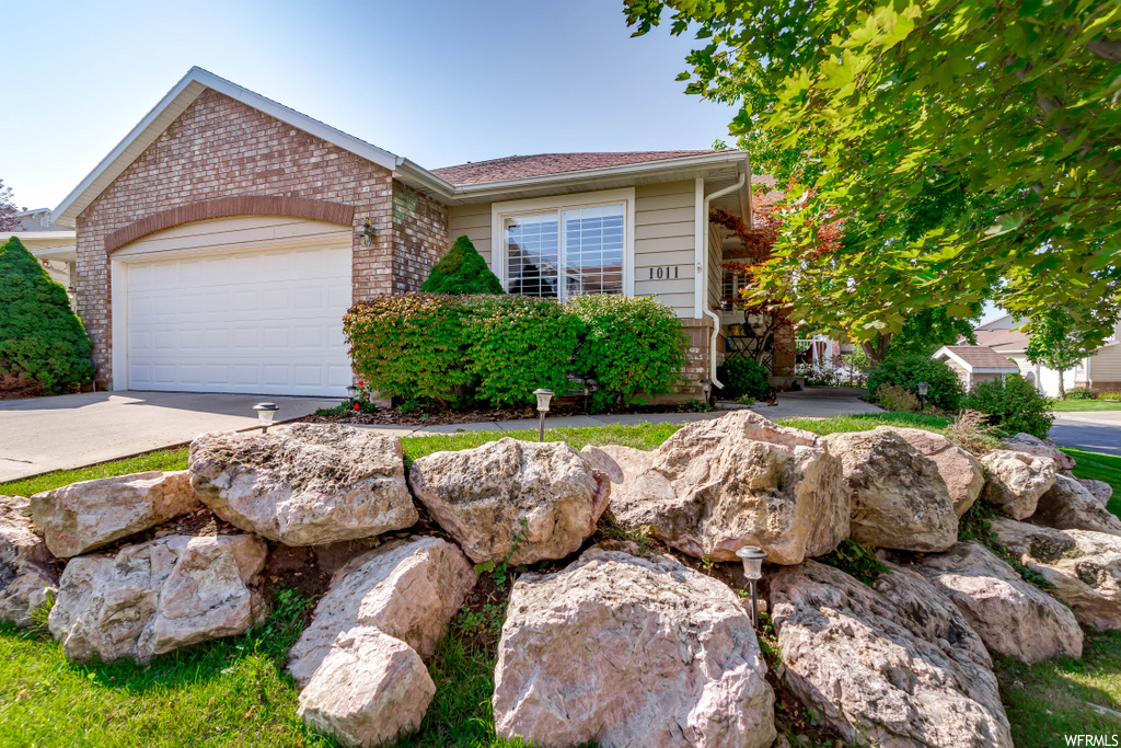 1011 E Daybreak Dr, South Ogden, UT 84403