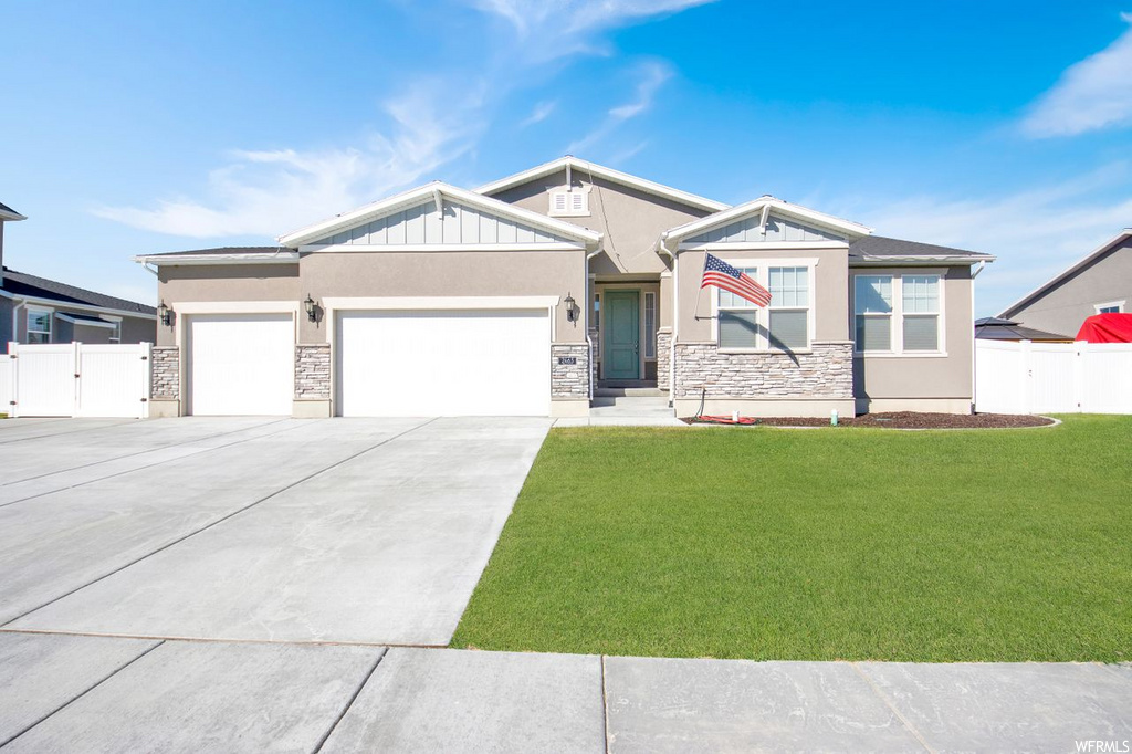 2463 N Saurus Crane Dr, Clinton, UT 84015