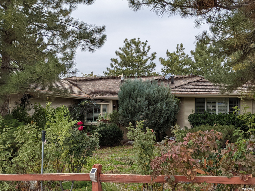 2469 E CAVALIER DR, Cottonwood Heights UT 84121