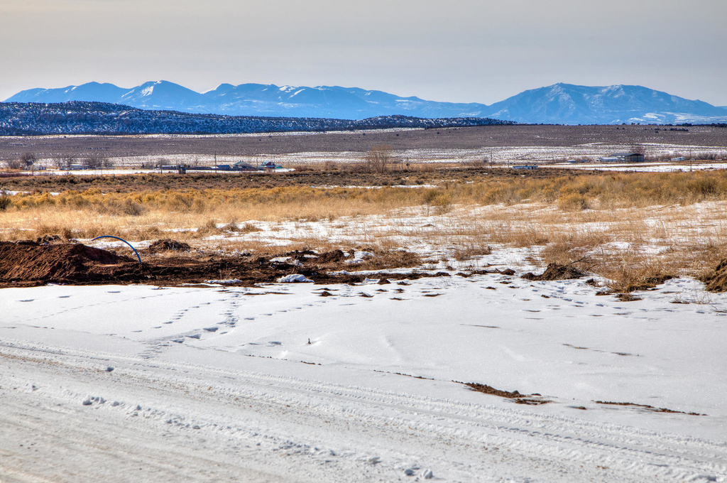 321  BOBBIE LN La Sal, UT 84530