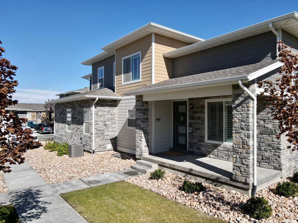 995 W SAPPHIRE PEAK DR, Bluffdale UT 84065