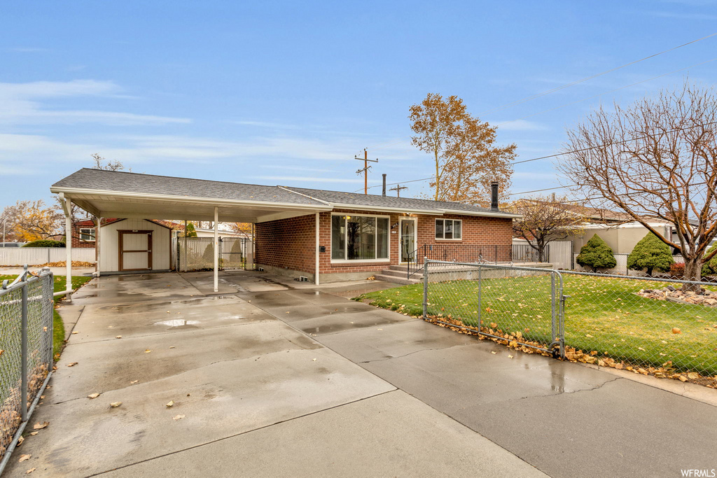 9818 S Garnet Dr E, Sandy, UT 84094