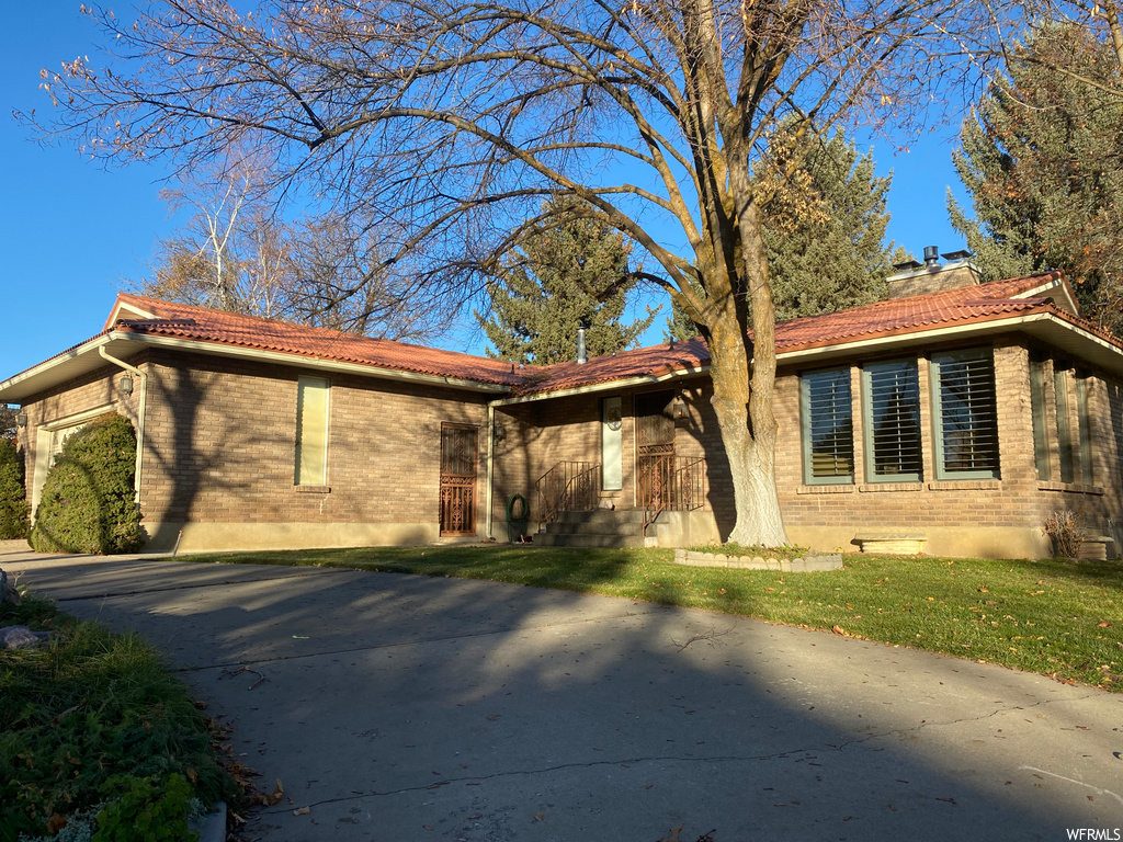 815 Mountain View Dr S, River Heights, UT 84321