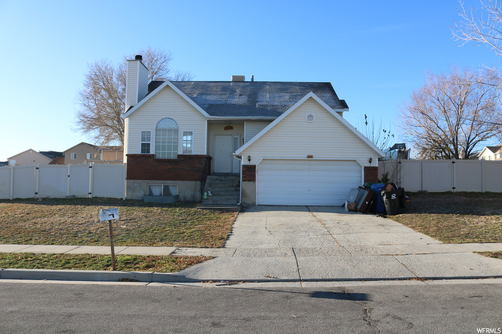 5709 W DALE AMOUR DR, Kearns UT 84118