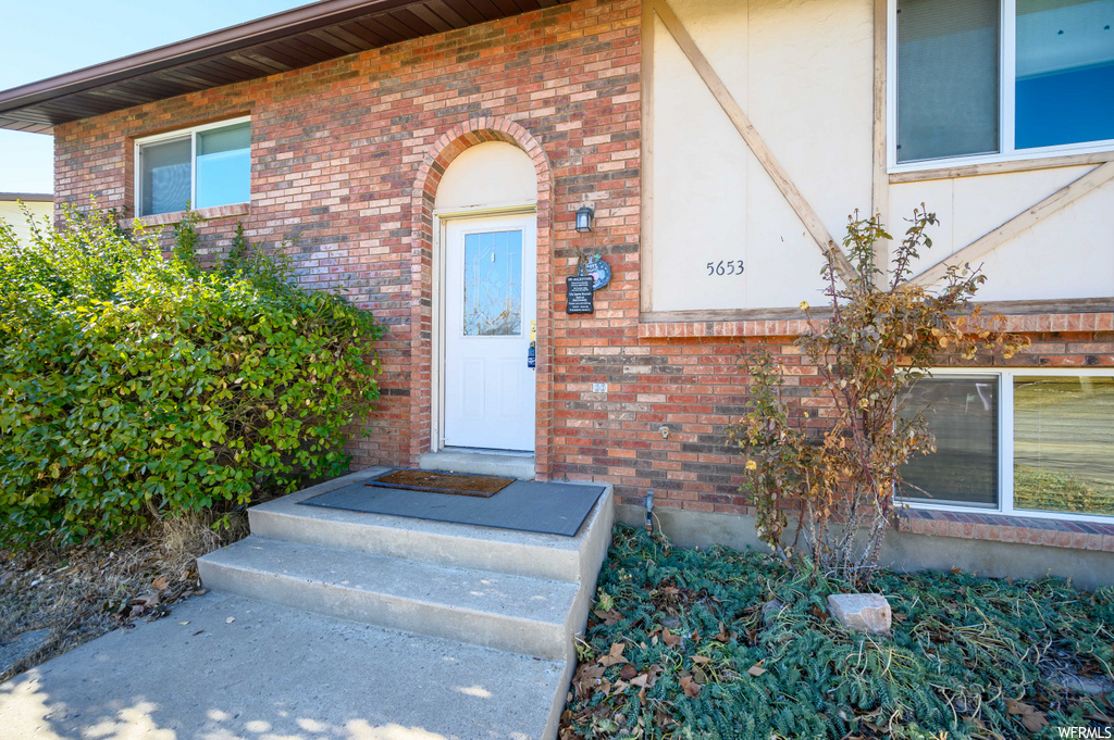 5653 S 4050 W, Roy, UT 84067