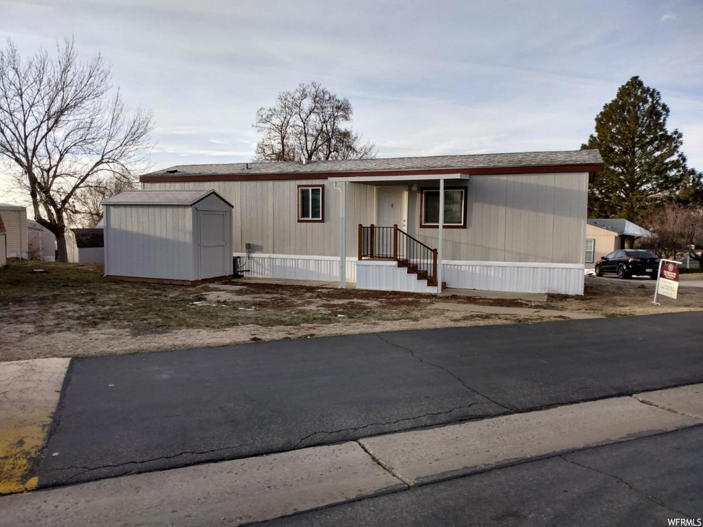 65 Sunset Dr, Layton, UT 84041