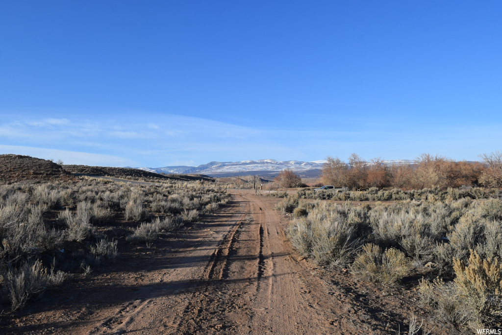 7130 E 8500 N, Lapoint, UT 84039