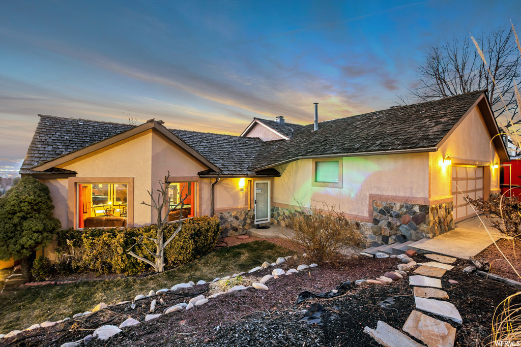 10170 S High Point Ln E, Sandy, UT 84092