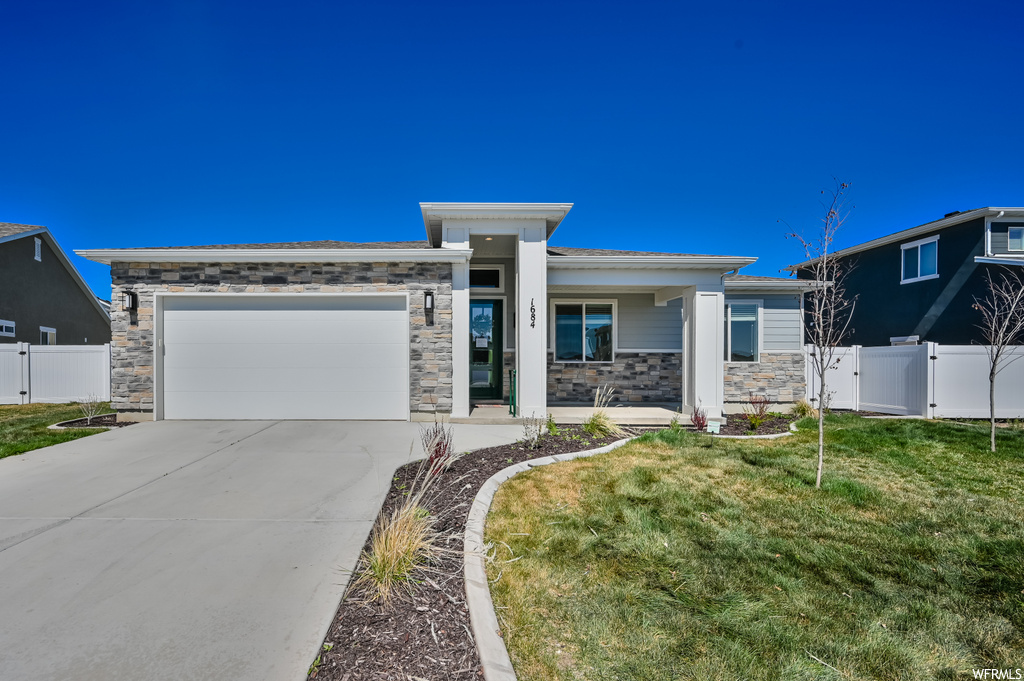 1684 W Red Pine Dr, Syracuse, UT 84075