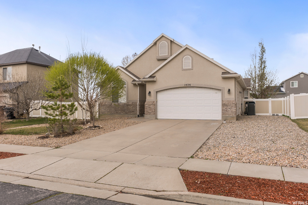 1426 N 2340 W, Clinton, UT 84015