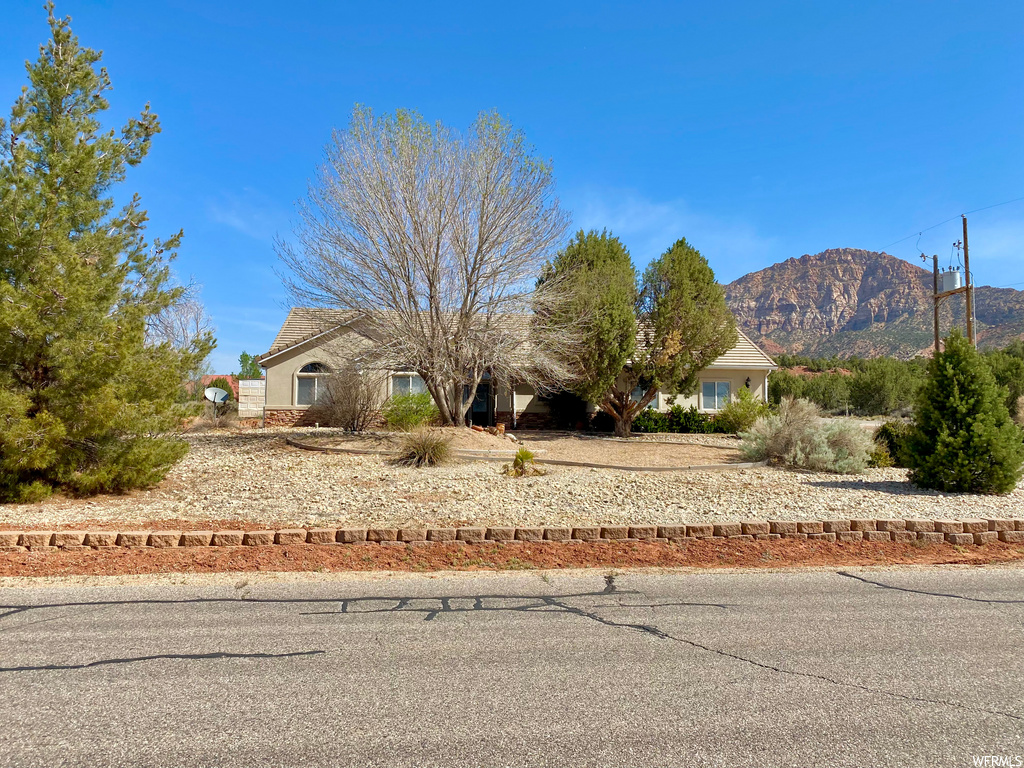1371 E Red Sage Ln, Apple Valley, UT 84737