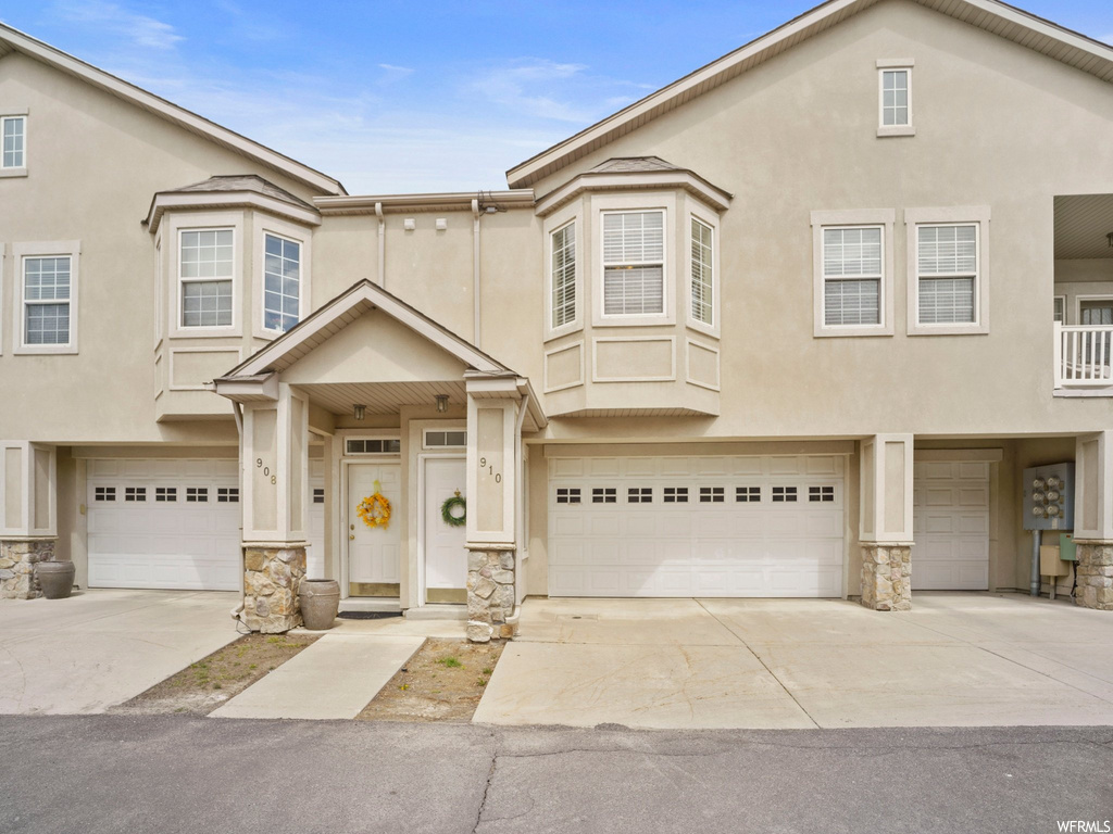 910 S Courtyard Ln E, Centerville, UT 84014