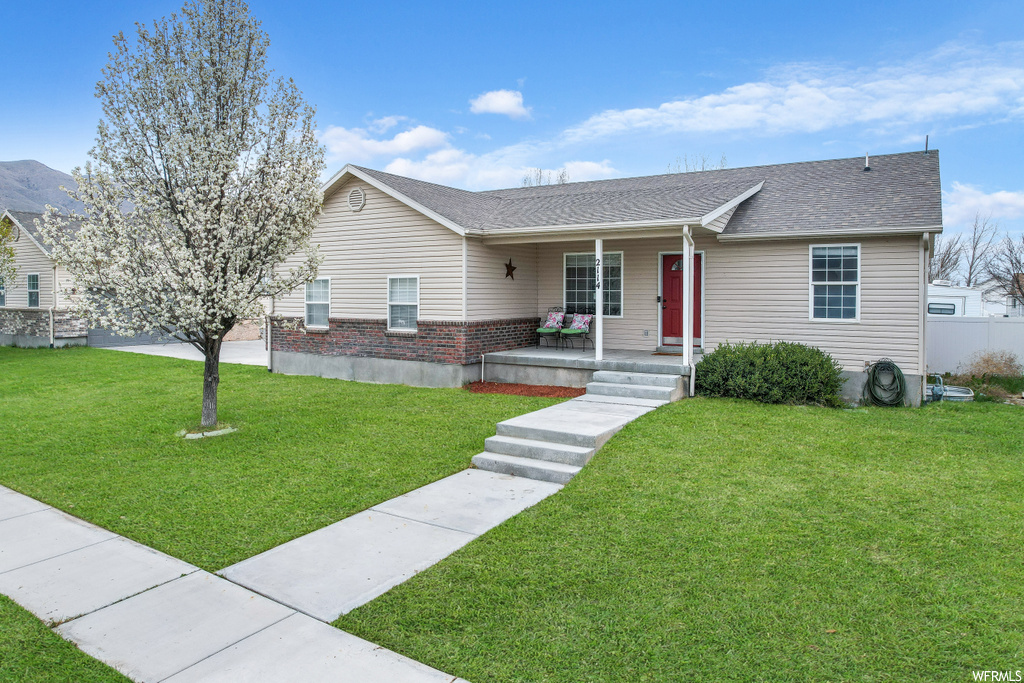 2114 E Juniper Dr N, Eagle Mountain, UT 84005