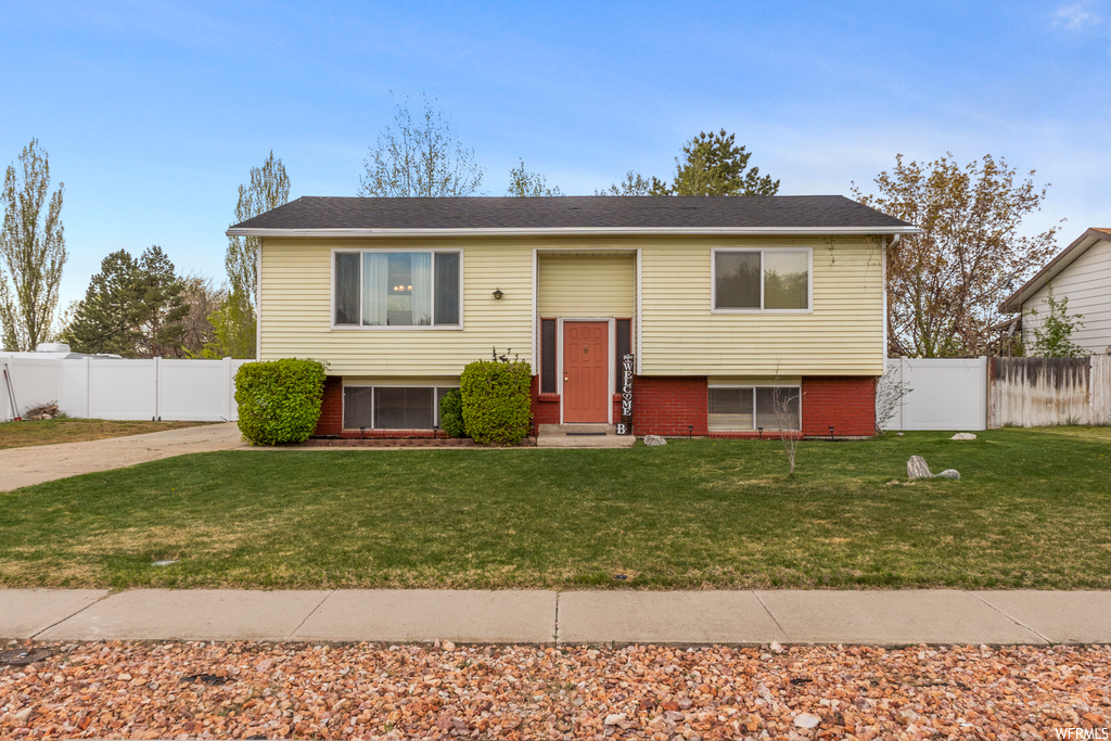 730 N Barlow St, Clearfield, UT 84015