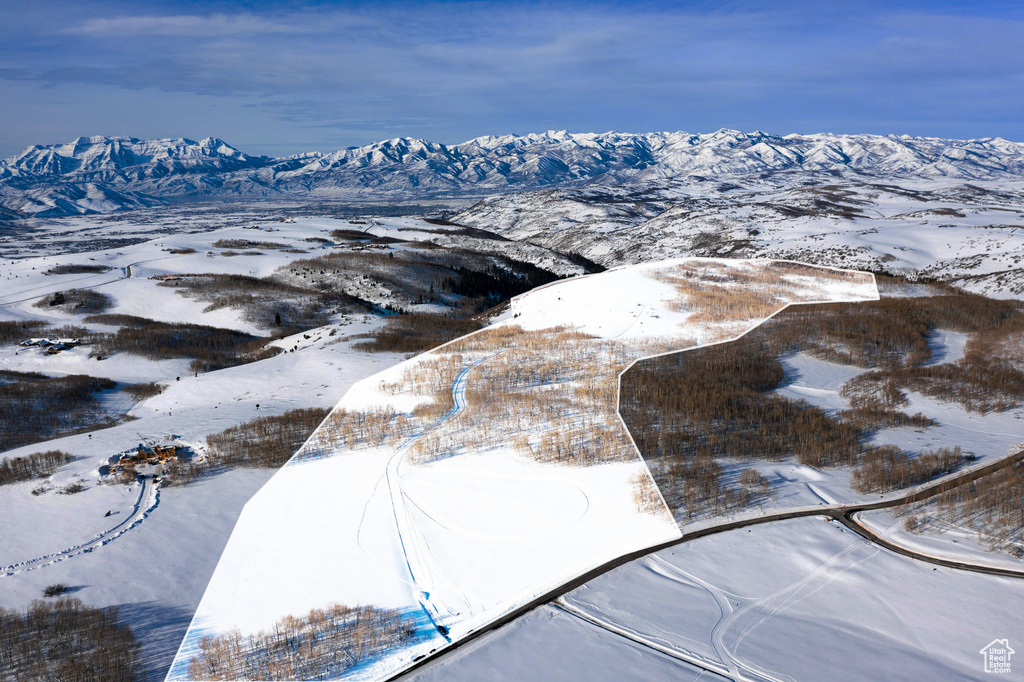 Snowy aerial view with a mountain view