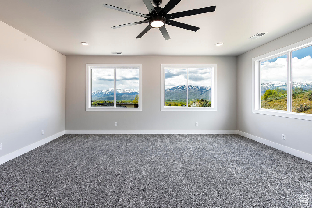 Unfurnished room featuring carpet flooring and ceiling fan