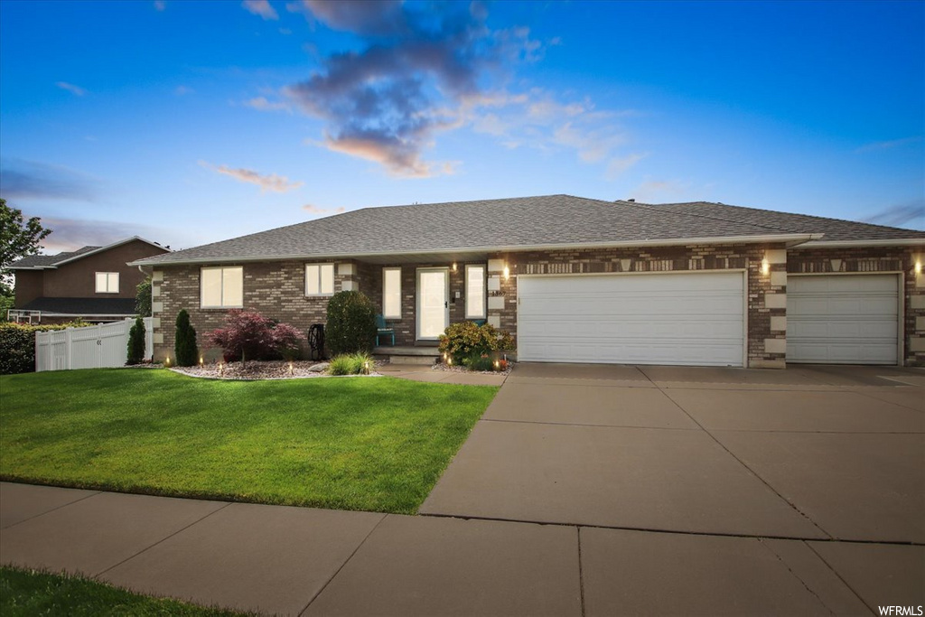 1367 N Brookhurst Cir, Centerville, UT 84014