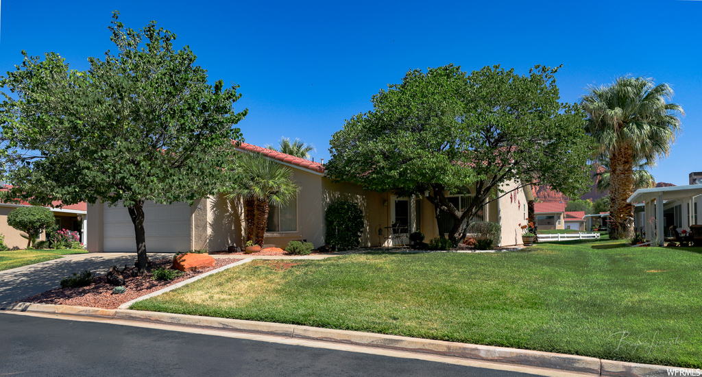 545 E Padre Lakes Dr, Ivins, UT 84738