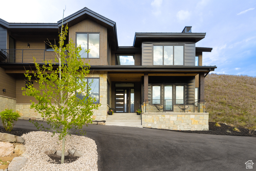 View of front of home featuring a porch