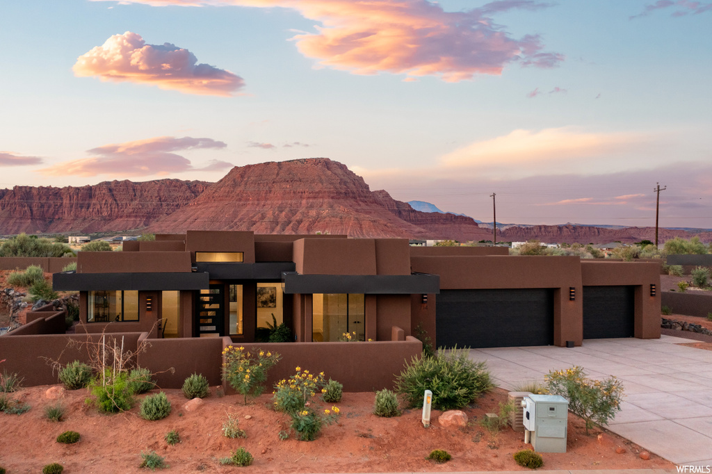 Southwest-style home with a mountain view