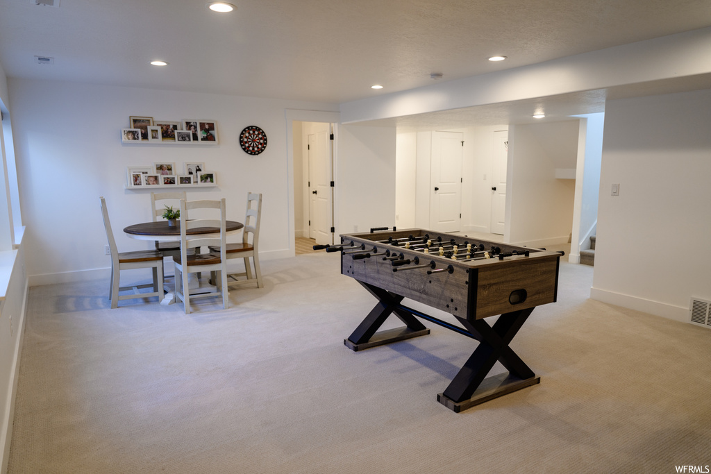 game room featuring carpet