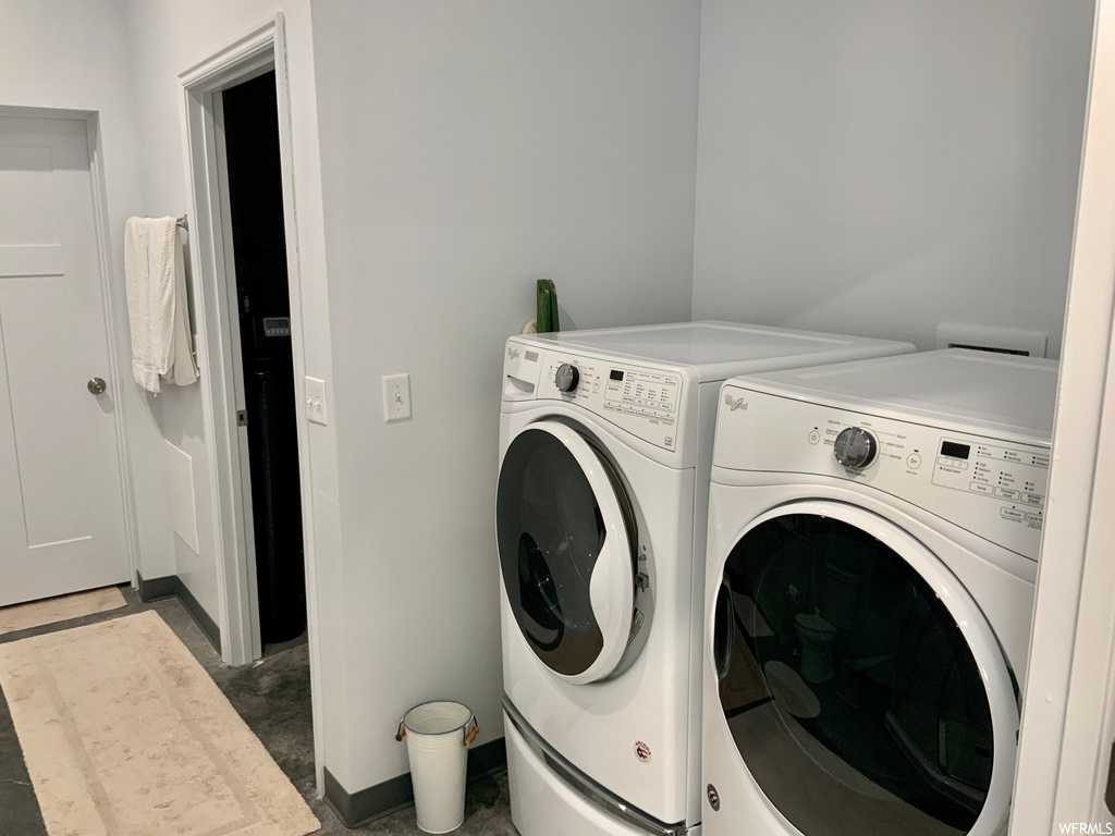 clothes washing area with washer / dryer