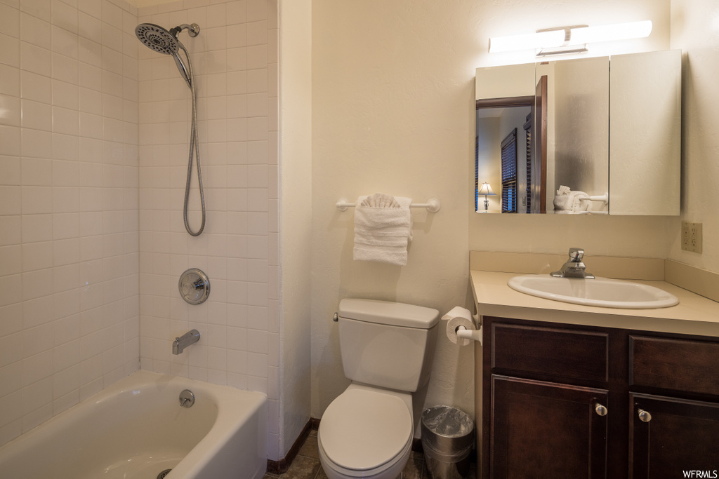 full bathroom with toilet, vanity, mirror, and bathing tub / shower combination