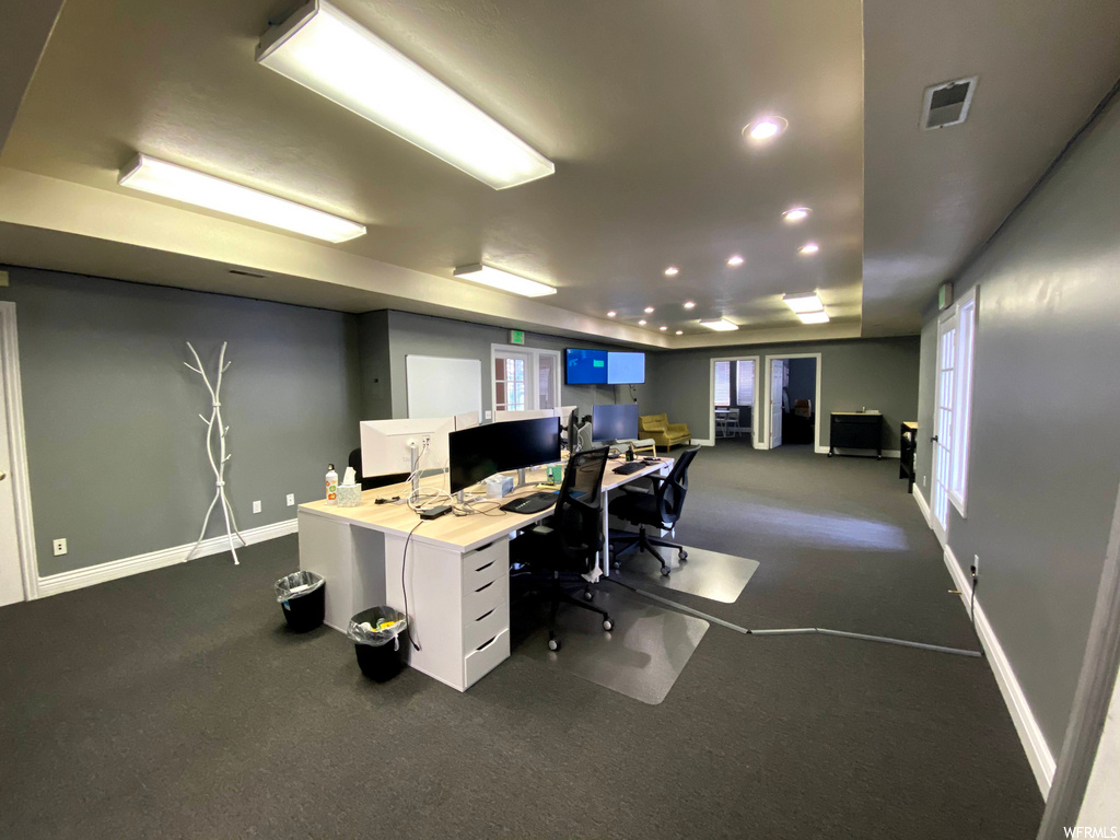 office area with carpet and TV