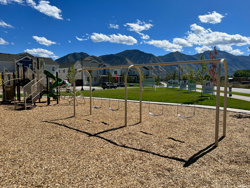 exterior space featuring a lawn